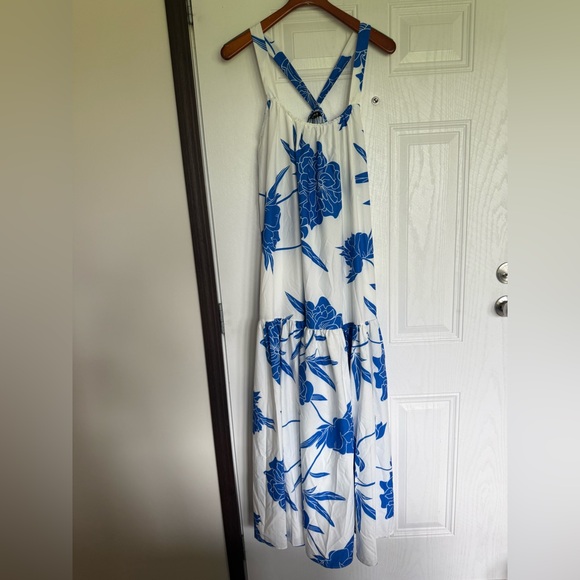 QMP Moda Blue white floral tiered drop waist maxi Dress - Picture 2 of 7